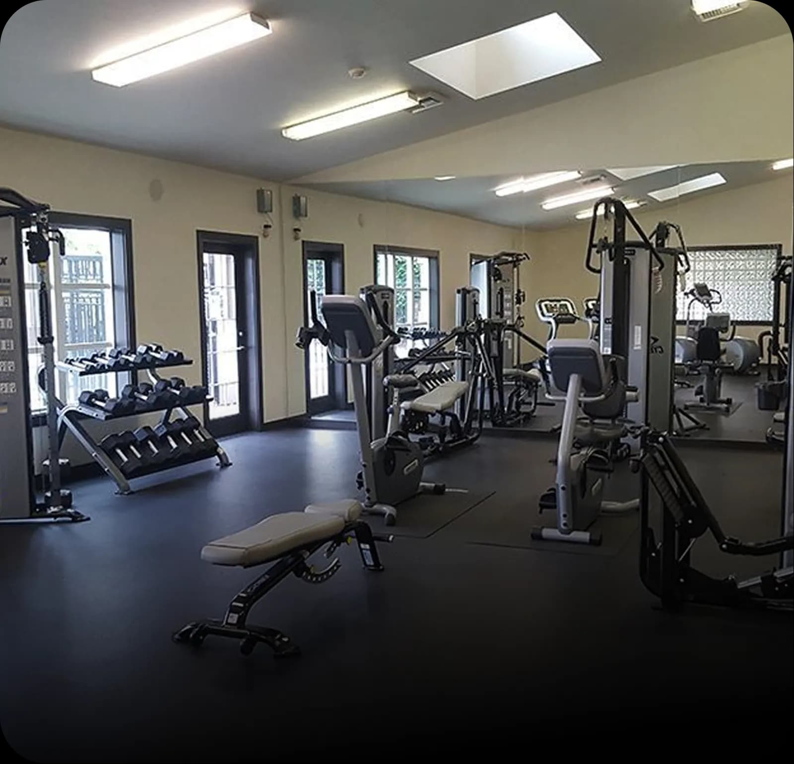 vmaks laurel: Fully Equipped Gym