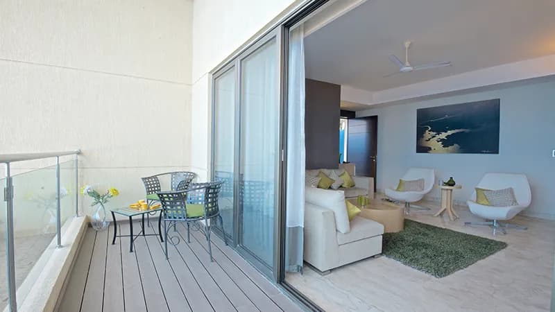 Sterling Infinia: Living and balcony area (artist’s impression)