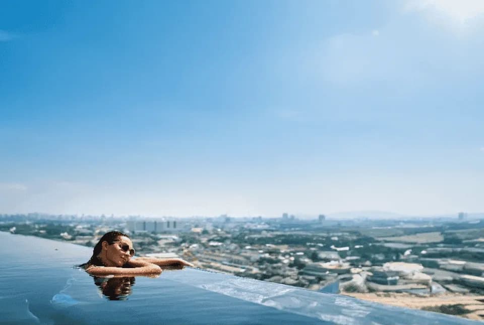 Purva Orient Grand: 25th floor infinity pool with city skyline views (artist’s impression)